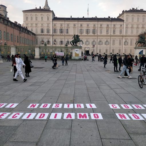 Protesta contro la Regione che limita l'accesso alla pillola abortiva
