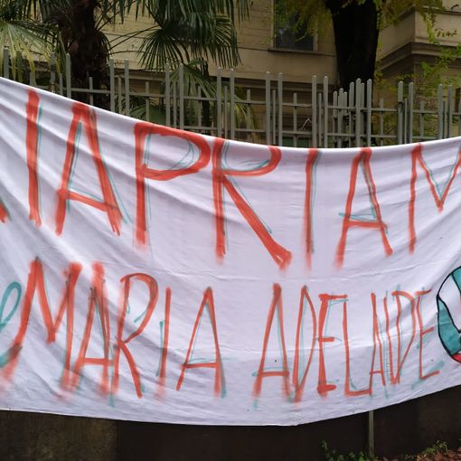 “Il sonno della Regione genera morti”: presidio davanti al Maria Adelaide per chiederne la riapertura (FOTO)