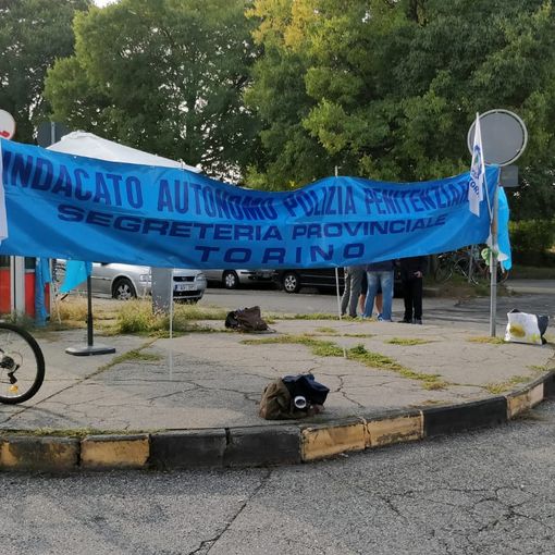 La protesta degli agenti penitenziari delle Vallette di Torino: &quot;Troppe aggresioni, in carcere regna il caos&quot;