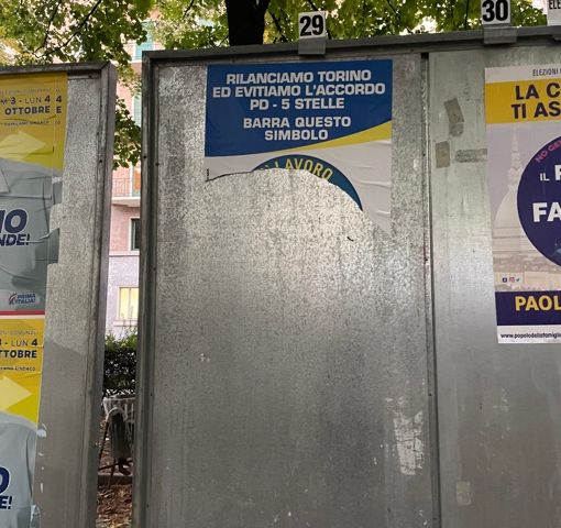 Elezioni, strappati i manifesti di SìTav SìLavoro. Giachino: &quot;E' successo in pieno centro&quot;