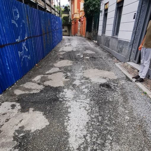 Crollo sulla rete fognaria, cede il manto stradale a Cavoretto