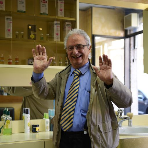 Lingotto, dopo 45 anni chiude il parrucchiere Mimmo: &quot;Farò il nonno a tempo pieno&quot;