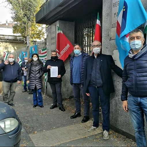 Ex ospedale Maria Adelaide, presidio per chiederne la riapertura come hotspot (FOTO e VIDEO)