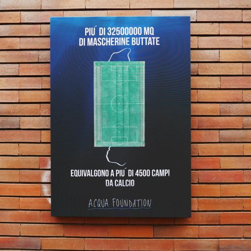 Affissi in via Amerigo Vespucci i tre manifesti