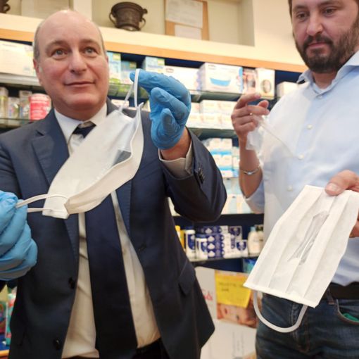 A Collegno e Grugliasco mascherine trasparenti per le persone sorde