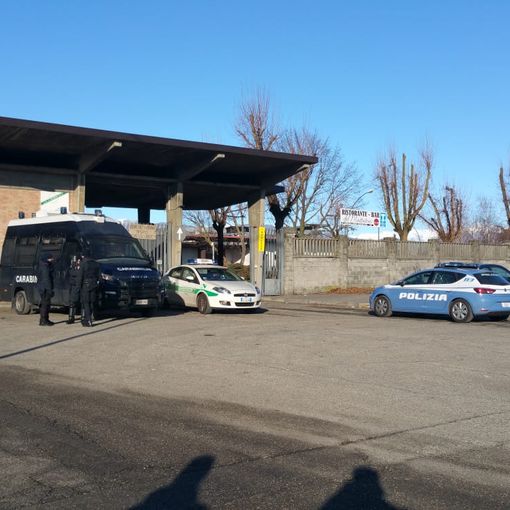 Sgomberati dalla Polizia i locali del mattatoio di Torino: quasi 100 i denunciati