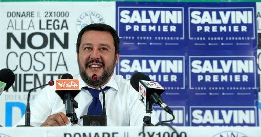 Salone del Libro, Salvini in piazza a Pesaro: &quot;Nel 2019 siamo alla censura&quot;