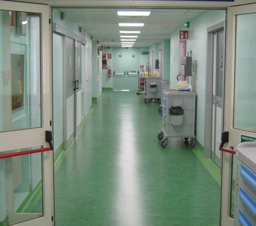 In Pronto soccorso per una caduta in casa, le scoprono e la salvano da un aneurisma gigante dell'arteria renale