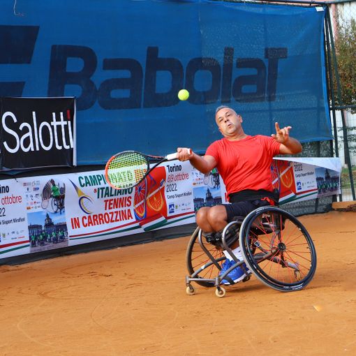 Atleta paralimpico carrozzina