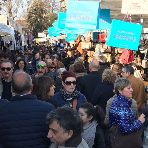 L’originale Consorzio &quot;Gli Ambulanti di Forte dei Marmi&quot; a Beinasco sabato 24 e a Carmagnola domenica 25 febbraio