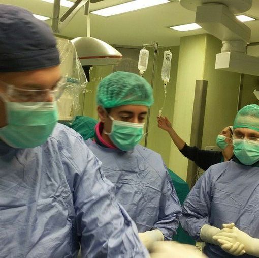 Eccezionale intervento alle Molinette di Torino: per la prima volta in Italia impiantata una protesi aortica attraverso la carotide con paziente sveglio