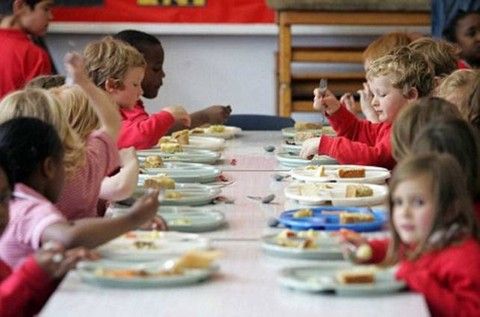 Mense scolastiche di Torino, la Cassazione ferma la fuga: il 50% dice addio al panino