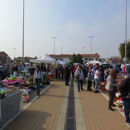 Settimo Torinese si dedica ai suoi hobby: grande successo per il Mercatino dell'usato [FOTO]