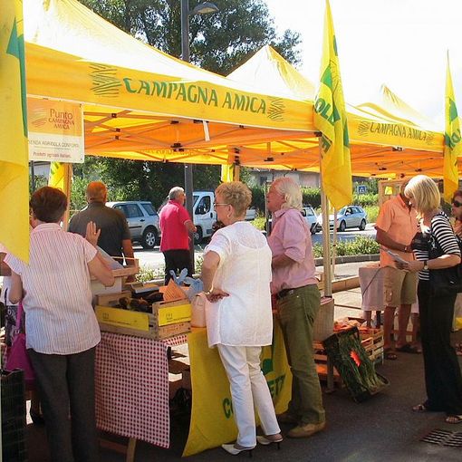 Coldiretti Piemonte, il mercato di Campagna Amica di Torino animato da Stranabanda