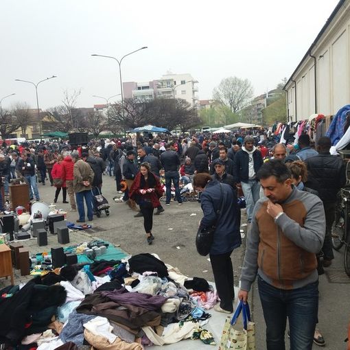 Controlli al mercato di libero scambio: 4 sequestri e una denuncia