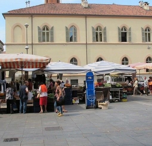 Il mercato di piazza Santa Giulia, a Torino