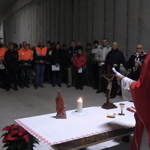 Una messa per Santa Barbara dentro il cantiere di corso Grosseto: &quot;Anche qui c'è speranza&quot; [VIDEO]