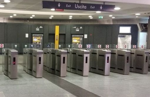 Spaccio ai tornelli della metro di piazza Bernini: arrestato un pusher senegalese