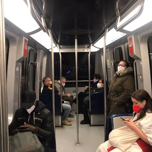 passeggeri in metropolitana