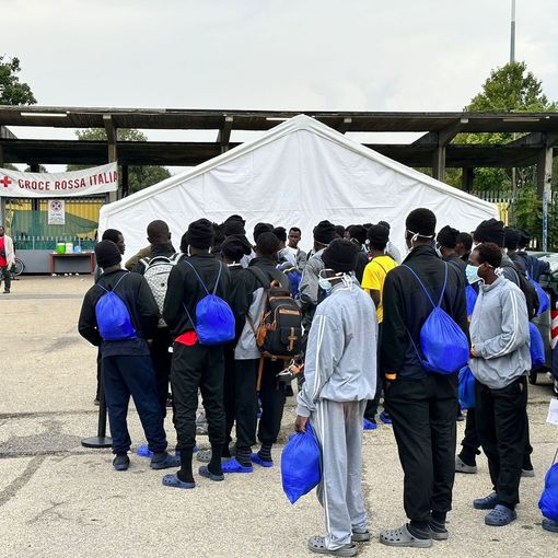 migranti via Traves