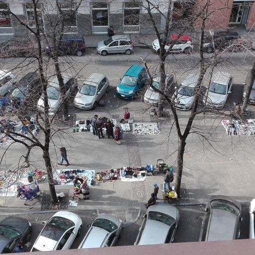 Un’area verde per combattere il mini Suk di corso Racconigi: “No a parcheggi per le auto”