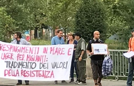 Minniti, mini contestazione davanti alla festa dell'Unita'