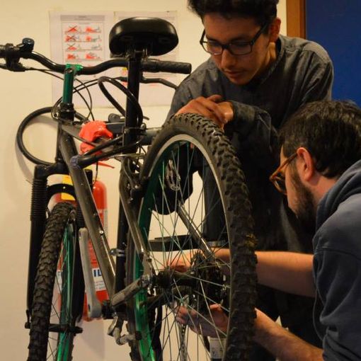 Biciclette, cultura e farina: la nuova ricetta dell'imprenditoria sociale a Mirafiori Sud