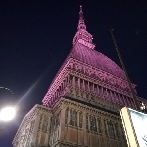 JUST THE WOMAN I AM a Torino: da stasera la Mole si veste di rosa