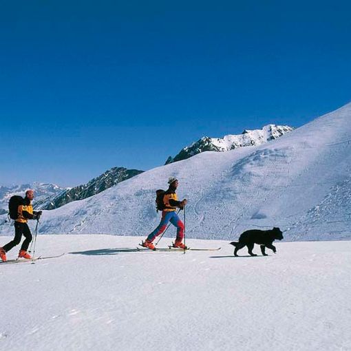 Soccorso Alpino in montagna nella neve, soccorritori