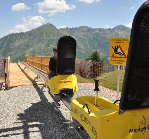 Riapre Monty Express, la slitta più adrenalinica di Francia: al Monginevro il divertimento tra la natura