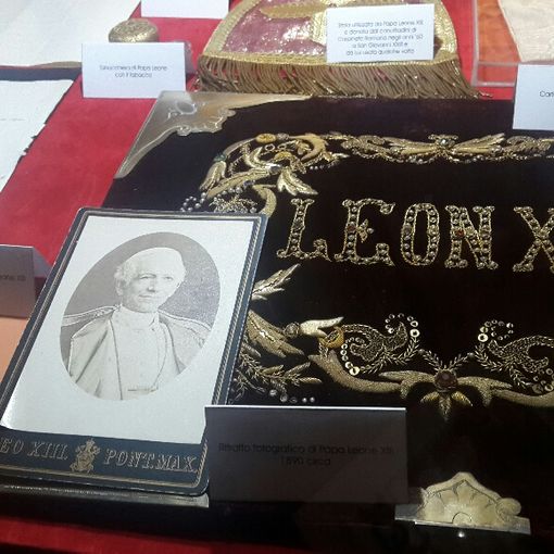 Da Giovanni XXIII a Papa Francesco: a Torino in mostra oggetti e reliquie papali (FOTO)
