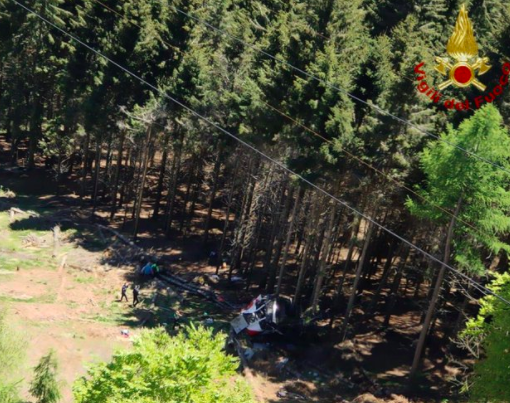 La cabina della funivia Stresa-Mottarone precipitata