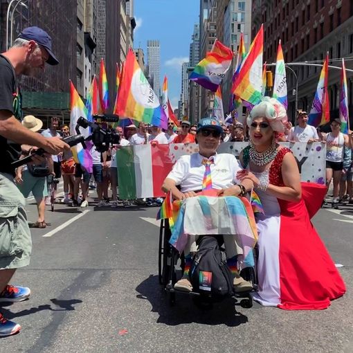 Franco Grillini durante le riprese del film al Pride di New York prima della pandemia