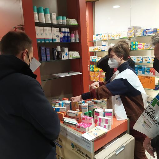 farmacia e volontari