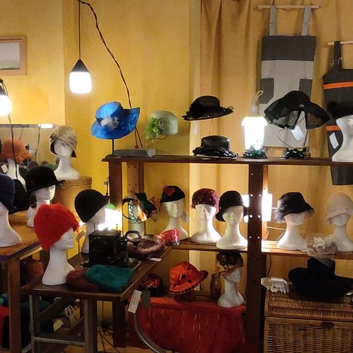 Chiude l'Atelier di cappelli di Nina Tauro: addio a un altro storico negozio di San Salvario
