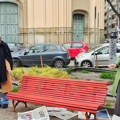 8 marzo: la panchina rossa dell'aiuola Ginzburg prende di nuovo colore