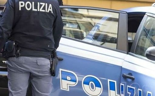 Amici &quot;ubriachi&quot; tentano il furto all'Ipercoop di via Livorno: calci e pugni al vigilantes
