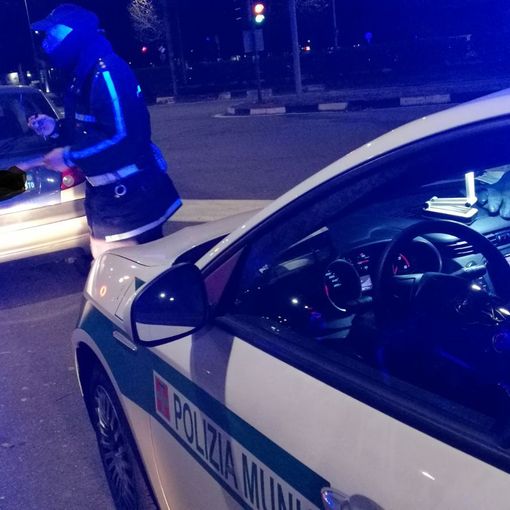 Notte di controlli della Municipale a Torino: elevate 34 multe