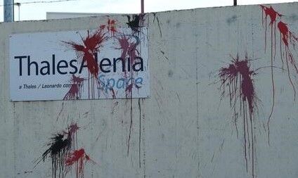 muri alenia imbrattati