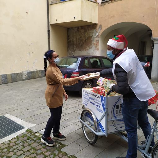 immagini del Natale solidale 2020 a porta Palazzo