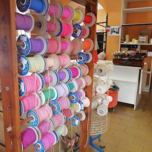 Dopo un secolo Torino dice addio al negozio di spaghi e corde di San Salvario (FOTO)