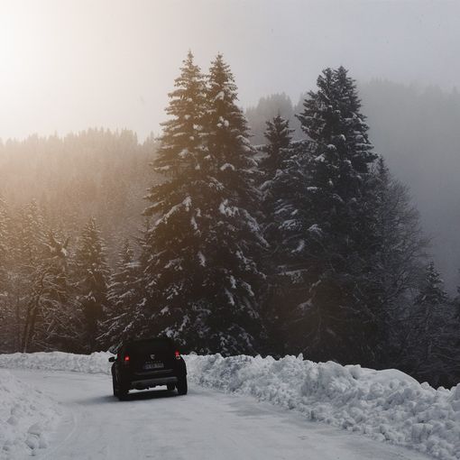 Gomme chiodate: si possono usare in Italia?