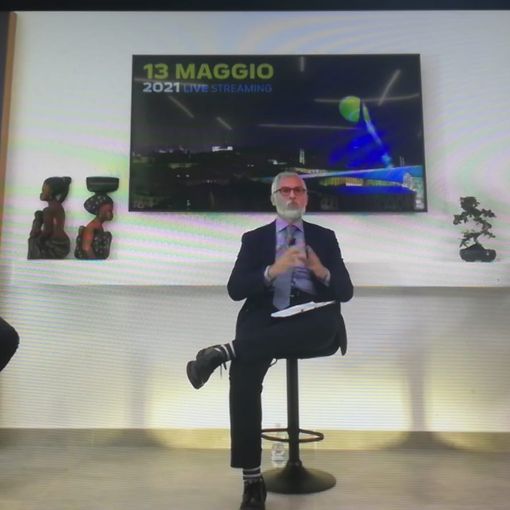 Appendino Gattinoni e moderatore sul palco