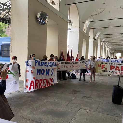 protesta contro i tagli alla scuola protesta contro i tagli alla scuola