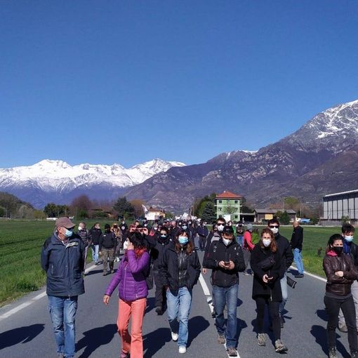 &quot;Stanotte feriti tre agenti di polizia e un operaio di Telt&quot; (foto tratta da NoTavinfo)