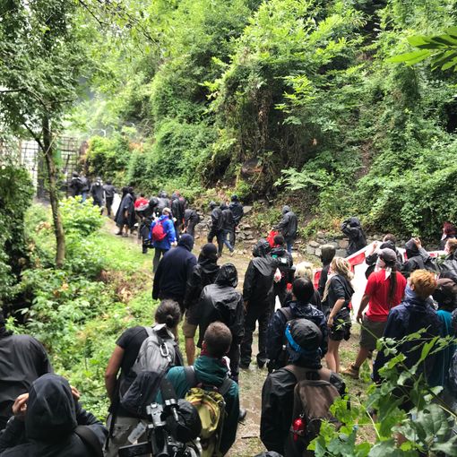 No Tav, manifestanti assaltano il cantiere: fitto lancio di lacrimogeni in Val Susa