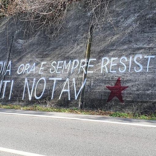 scritta su un muro contro Salvini