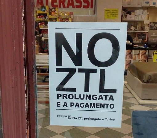 &quot;La Municipale di Torino fa rimuovere le locandine no Ztl?&quot;: tam tam via facebook, Ricca interpella Appendino