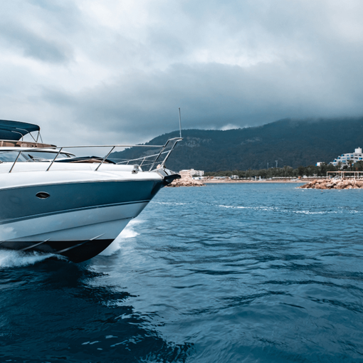 Perché noleggiare uno yacht con equipaggio?