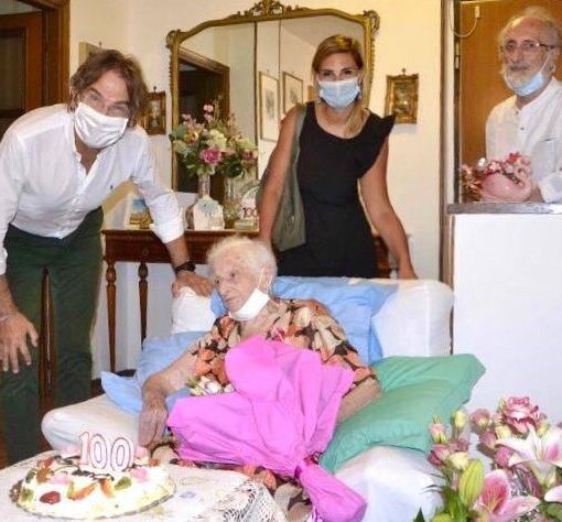 Nichelino festeggia i 100 anni di una arzilla nonnina